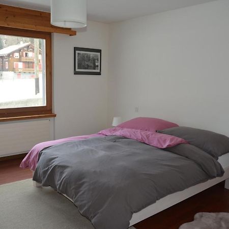 Haus Valaisia - Randa Bei Zermatt Apartment Екстериор снимка