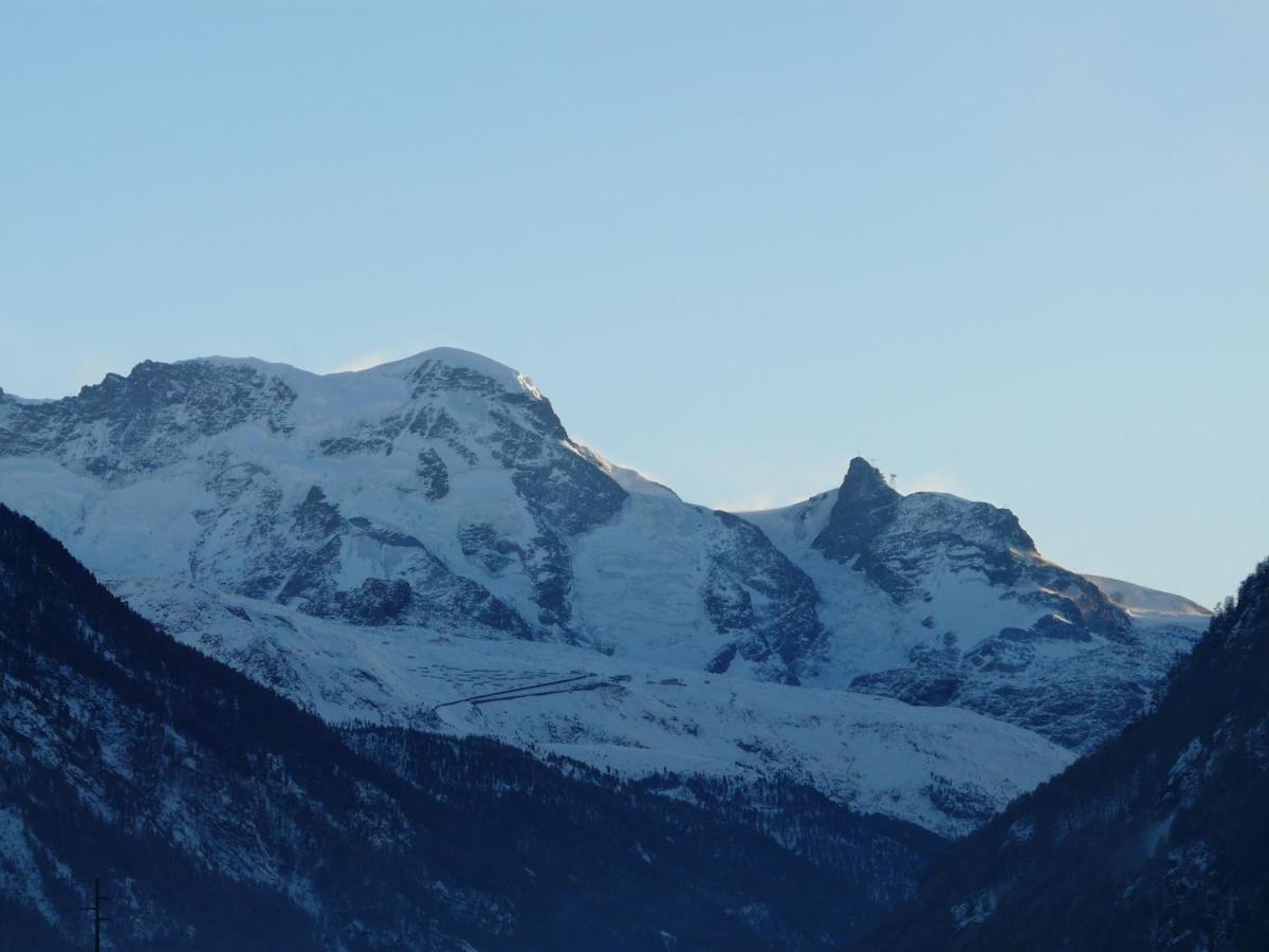 Haus Valaisia - Randa Bei Zermatt Apartment Екстериор снимка